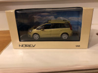 Citroen C4 Picasso - Gold Metalic 1:43 - Norev AMC 008 871