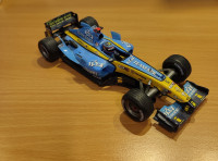 Kovinski modelček dirkalnika F1