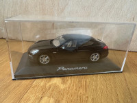 Panamera , črna 1/43 - za Porsche Paul's Model Art/Minichamps