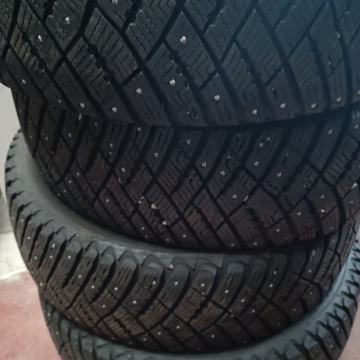 Pnevmatike Goodyear 225/50/17 zimska Količina: 4