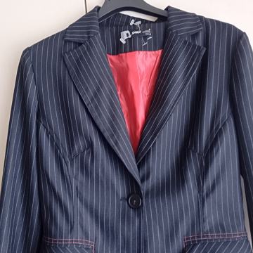 ONLY NOV ČRNO ČRTAST BLAZER/SUKNJIČ 36