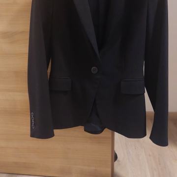 ŽENSKI ČRNI BLAZER ŠT.34 KOT NOV ZARA