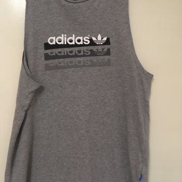 Majica Adidas velikost S