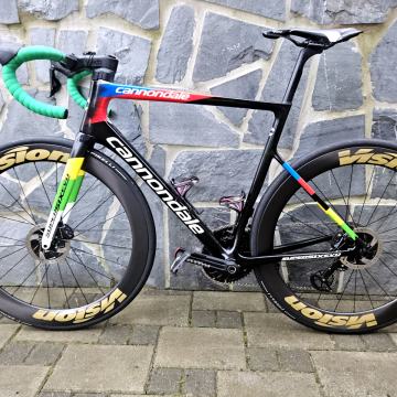 Cannondale SuperSix EVO Hi-Mod Disc Di2 custom paint UCI-WC/Slo flag