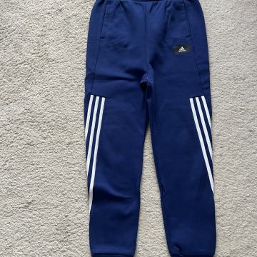 Adidas trenirka fantovska 13-14 let