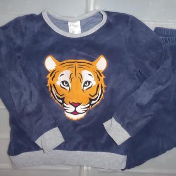 Pliš fantovska pižama tiger H&M št. 134/140, 8-10 let