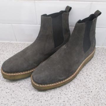 All saints chelsea boot čevlji semiš sivi 42(43-44)