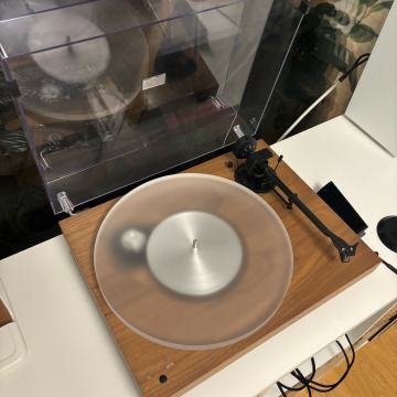 Prodam gramofon Pro-ject X1