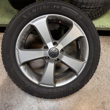 Zimske pnevmatike Michelin 97V na original VW platiščih 235/45 R17