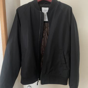 Gap črni bomber medium slim nov