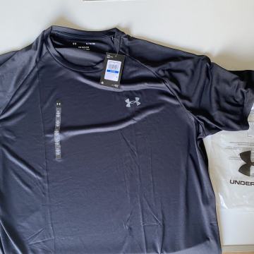 Športna "švic" majica Under Armour, črna, velikost XL, popolnoma nova