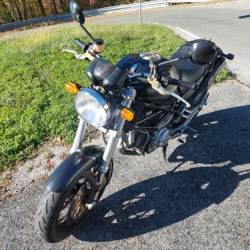 Ducati Monster 900 ie 900 cm3