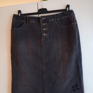 BIAGGINI ČRNO JEANS KRILO 42/44