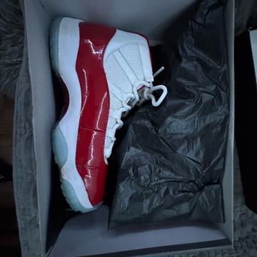 Jordan 11 retro (2022 cherry red) redki