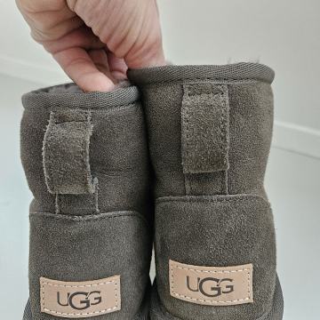 ugg nizke kaki barva 38