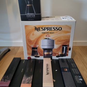 Kavni avtomat Nespresso vertuo next rdec NOV nerabljen