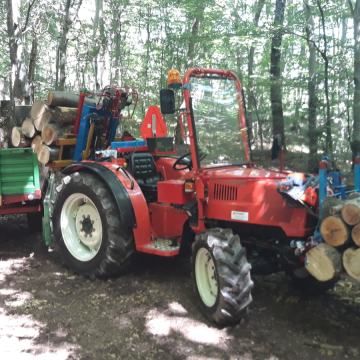 PREDNJA TRAKTORSKA HIDRAVLIKA+ VILIČAR+ZABOJ ZA ORODJE