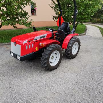 PRODAM TRAKTOR ANTONIO CARRARO