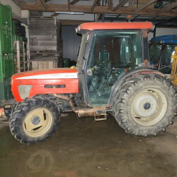 TRAKTOR AGROPLUS 85 F S KABINO