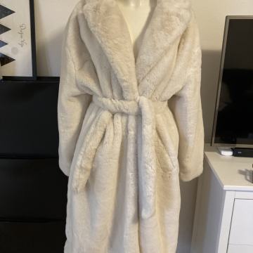 Bel plašč umetno krzno faux fur, št L, Nov, PC 70€