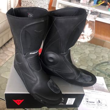 NOVI usnjeni motoristični škornji Dainese R-EVO št. 44