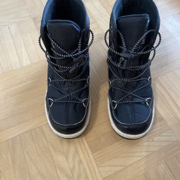 Prodam otroske skornje Moon boot st.34