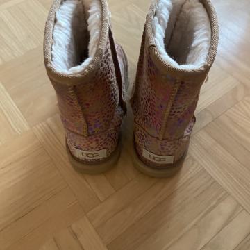 Prodam zimske skornje Ugg st.33,5