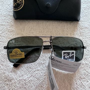 Ray-Ban Caravan / Lei Peng,