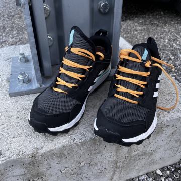 Pohodni čevlji Adidas Terrex št. 38