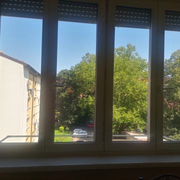 4 krilna PWC okna z roletami