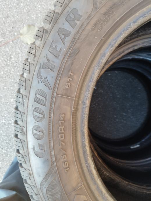 Pnevmatike Goodyear Ultra Grip 165/70/14 zimska Količina: 4