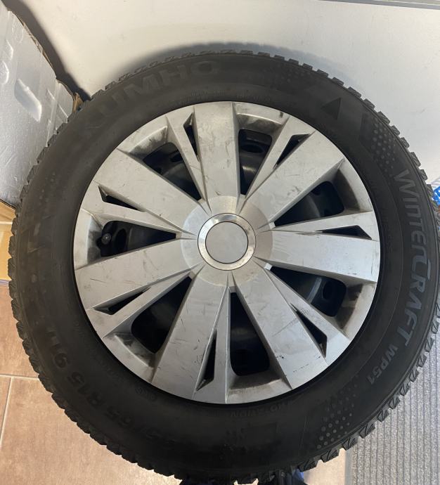 Komplet zimskih pnevmatik 195/65 R15 91T s platišči