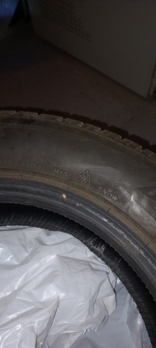 Pnevmatike Bridgestone 185/65/15 zimska Količina: 4