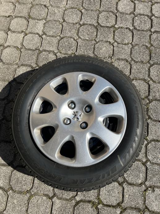 Pnevmatike Bridgestone 195/65/15 zimska Količina: 4