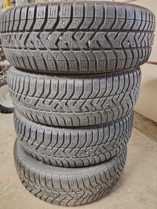 Pnevmatike Pirelli 195/65/15 zimska Količina: 4