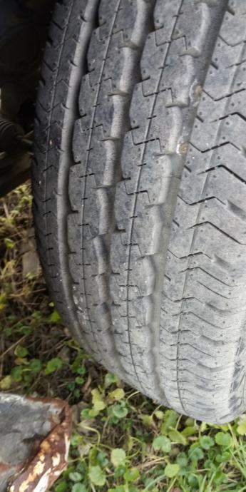 Pnevmatike Pirelli 225/70/15 celoletna Količina: 1