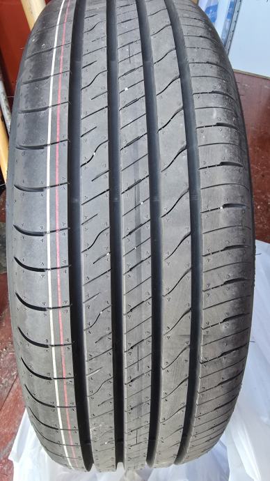 Nove gume Goodyear 205/60/16 poletna + Kovinska platišča, Količina: 4