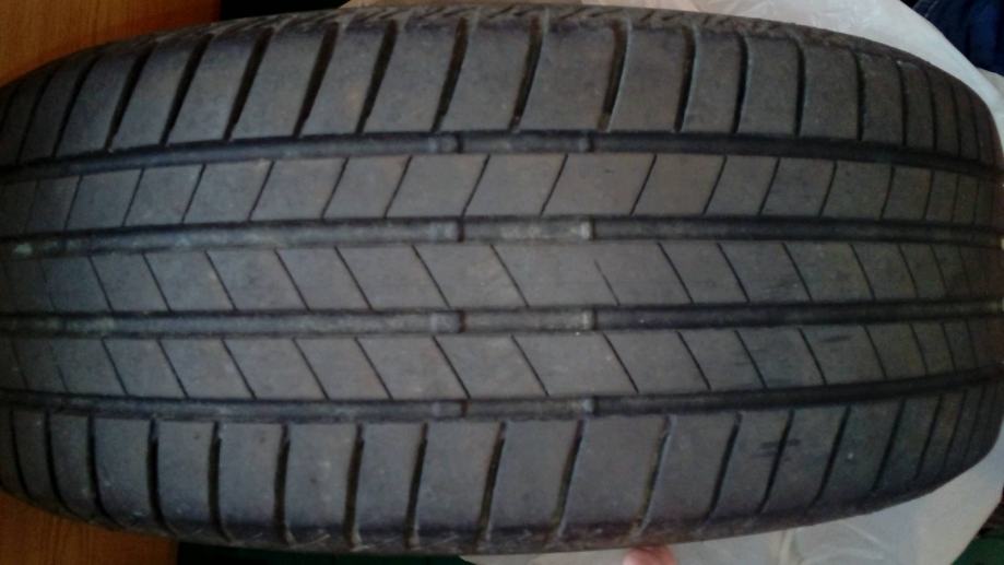 Pnevmatike Bridgestone 205/55/16 poletna Količina: 4