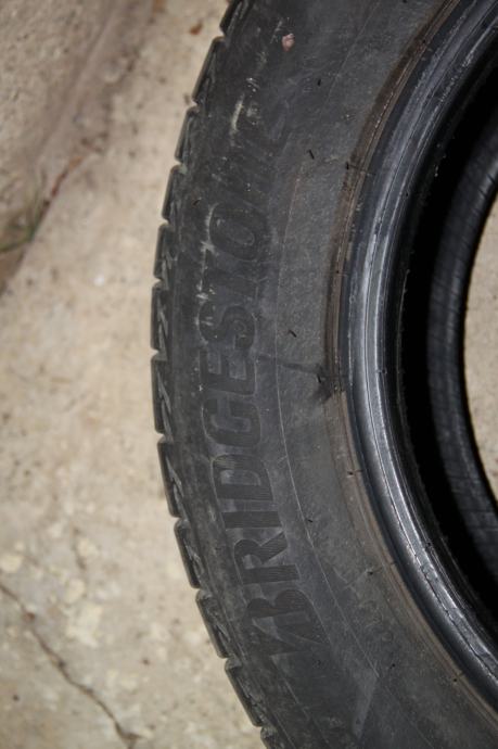 Pnevmatike Bridgestone 205/60/16 poletna Količina: 4