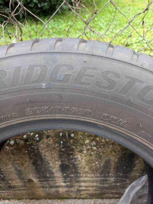 Pnevmatike Bridgestone 205/65/16 zimska Količina: 4