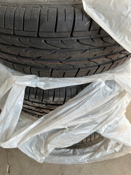 Pnevmatike Bridgestone 215/65/16 poletna Količina: 4