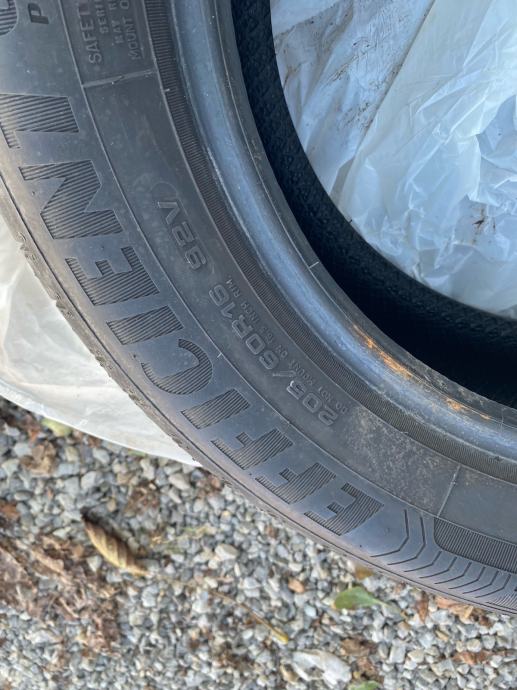 Pnevmatike Goodyear 205/60/16 poletna Količina: 4