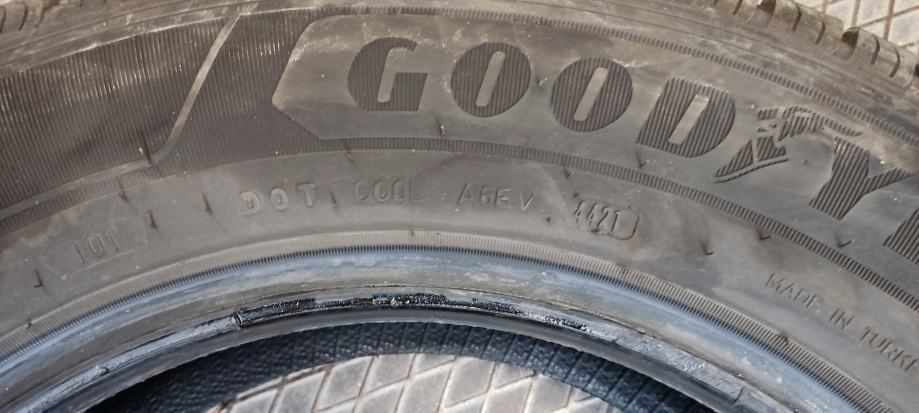 Pnevmatike Goodyear 215/65/16 poletna Količina: 4