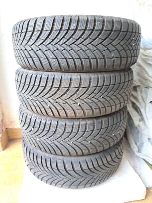 Pnevmatike Semperit 205/60 R16 zimska Količina: 4