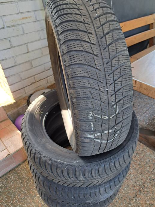 Pnevmatike Bridgestone 215/65/17 zimska Količina: 4