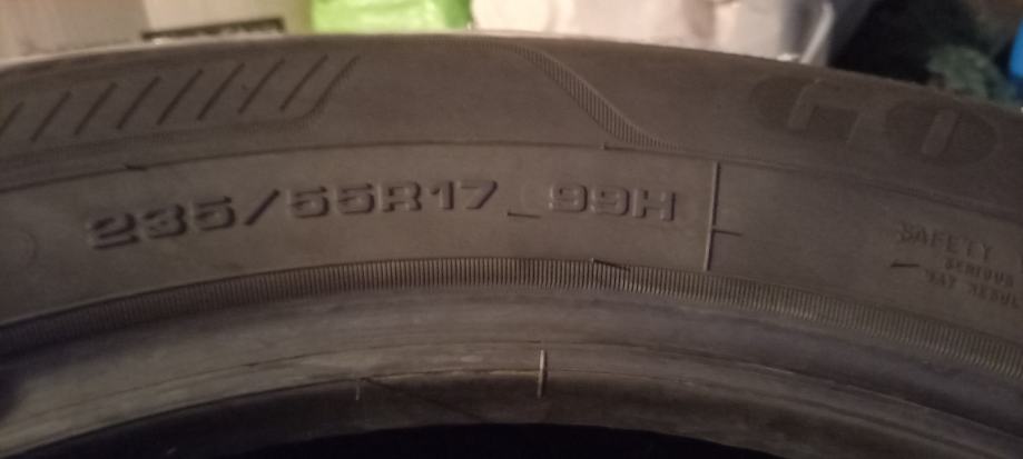 Pnevmatike Goodyear 235/55/17 celoletna Količina: 2