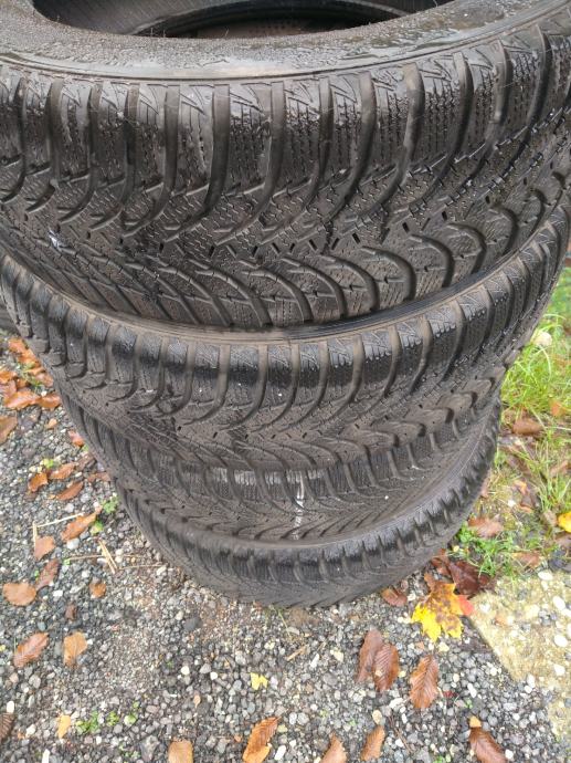 Pnevmatike Kumho 225/60/17 zimska Količina: 4