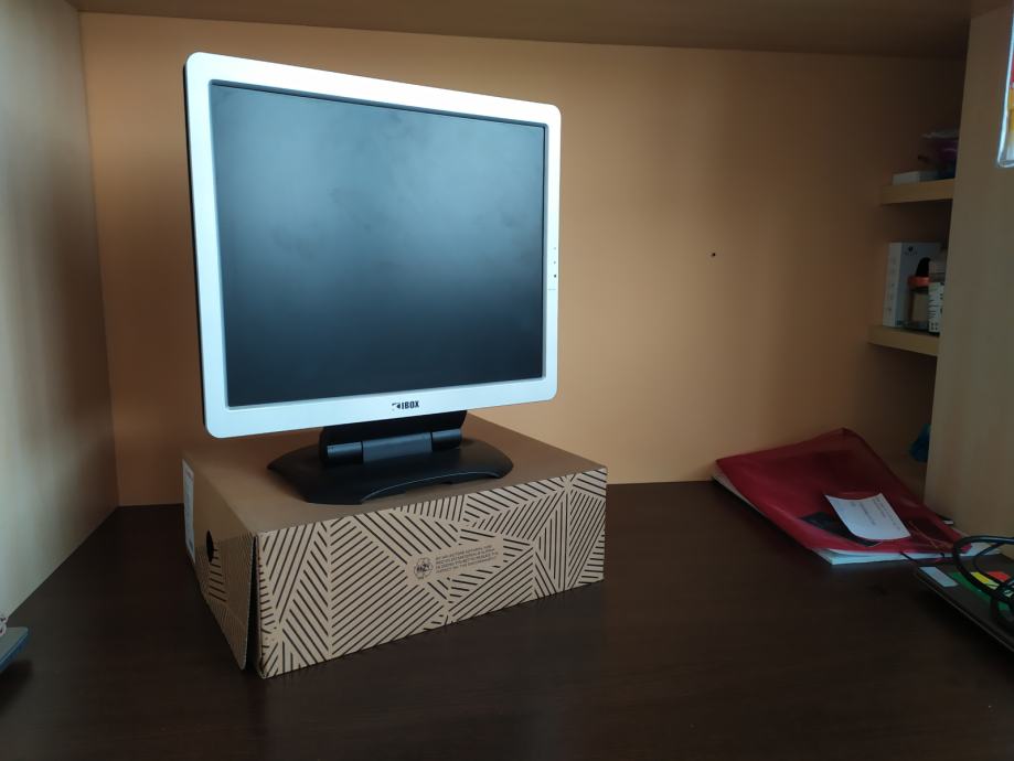 Prodam 17" monitor