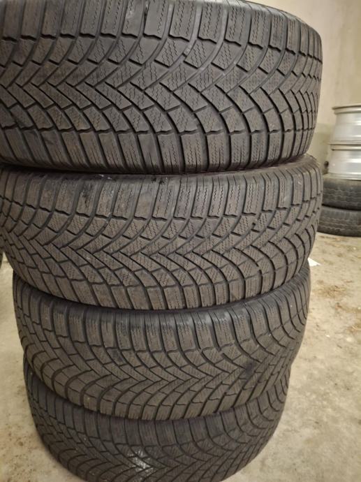 Pnevmatike Bridgestone 235/60/18 zimska Količina: 4