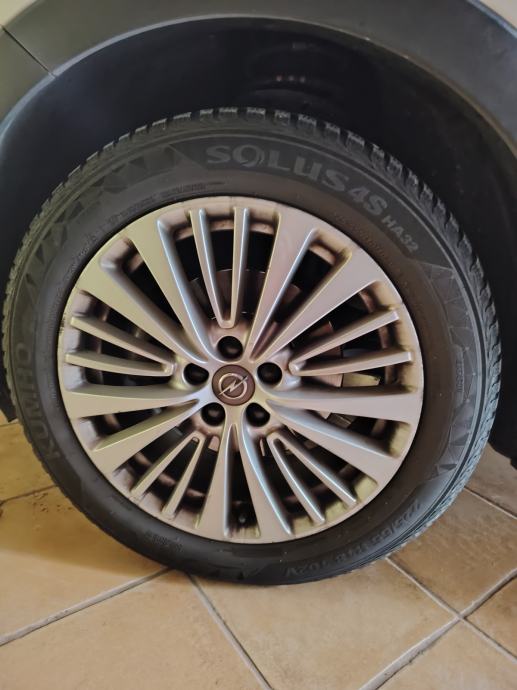 %Pnevmatike Kumho 225/55/18 celoletna Količina: 4